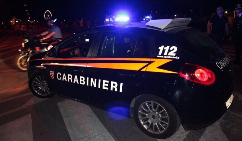 Tivoli: senza patente tenta di investire un Carabiniere, denunciato un 45enne