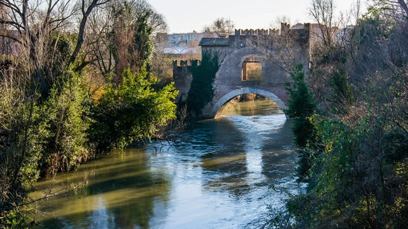 L’Aniene torna a splendere: acqua pulita e balneabile. Scopriamolo con un tour in canoa