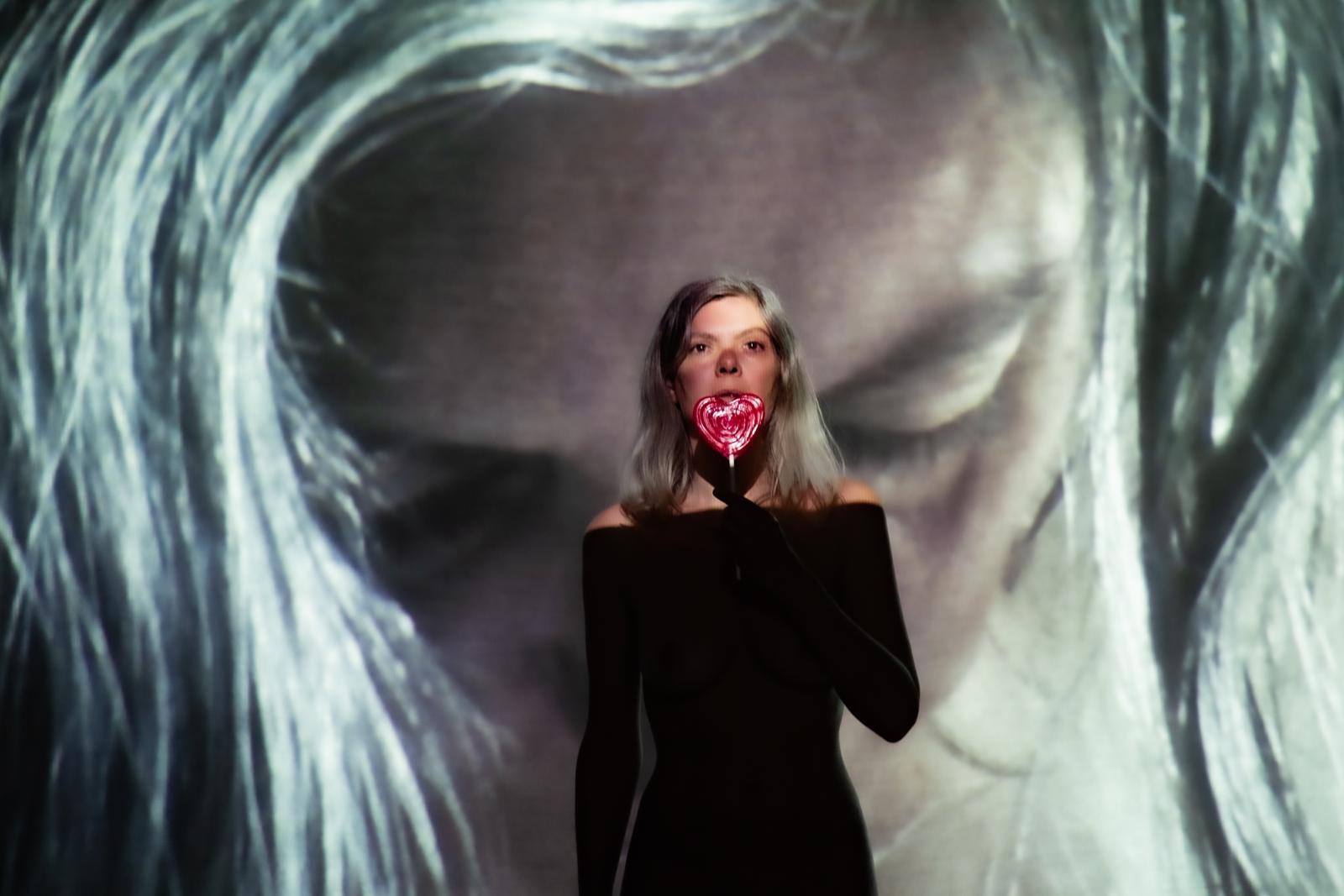 A Montecelio in scena “Materiale Incandescente” con Raffaella Tomellini