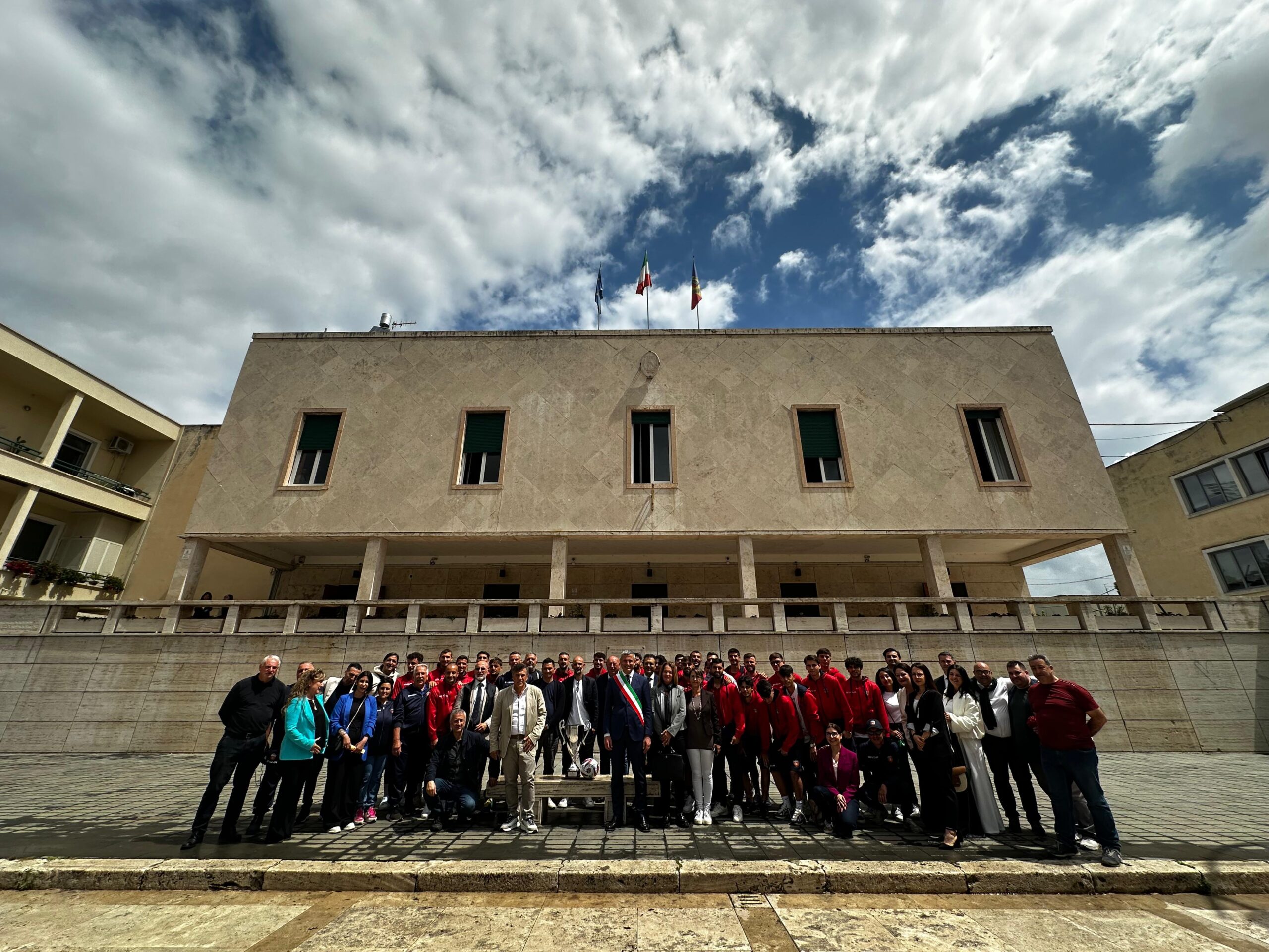 Il Guidonia Montecelio 1937 FC celebra la promozione in Serie C al Comune con una cerimonia: firme, targhe ed emozioni
