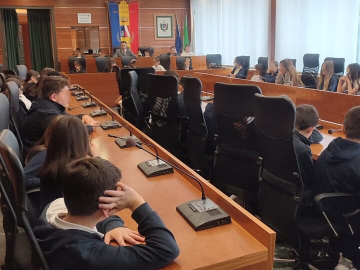 Guidonia, i bambini della “Leonardo Da Vinci” in visita al Comune