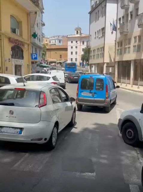 Semafori intelligenti a Tivoli, debutto nel caos: il sindaco scrive ai cittadini, opposizione all’attacco