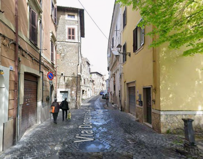 Tivoli, barriere contro la sosta selvaggia: intervento “salva pedoni” in via Giuliani