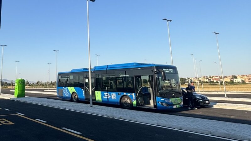 Guidonia, fermata dei bus spostata davanti all’IIS Roma 298: “Più sicurezza per gli studenti”