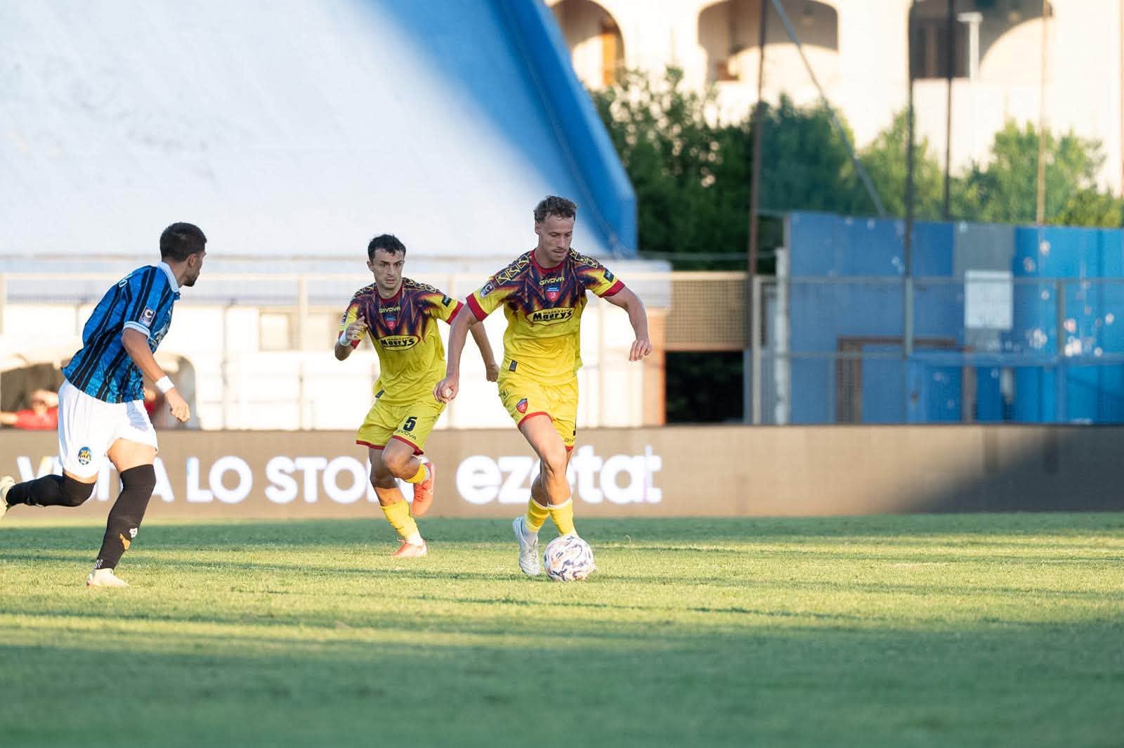 Calcio, secondo pareggio di fila per il Guidonia Montecelio: il derby con il Latina finisce 1-1