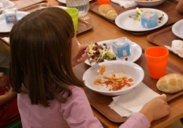 Mensa scolastica, a Guidonia arrivano le nuove tariffe: da 2,67 a 5,93 euro in base all’Isee