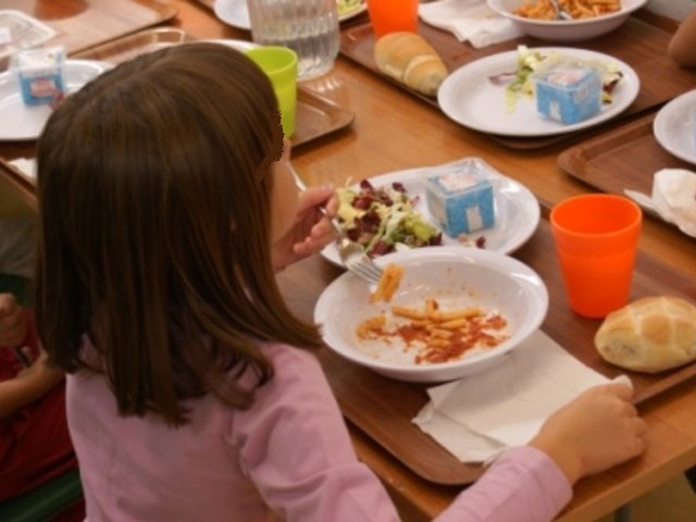 Mensa scolastica, a Guidonia arrivano le nuove tariffe: da 2,67 a 5,93 euro in base all’Isee